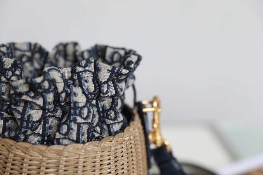 BUCKET BAG 19 IN BLACK OBLIQUE JACQUARD AND BEIGE WICKER