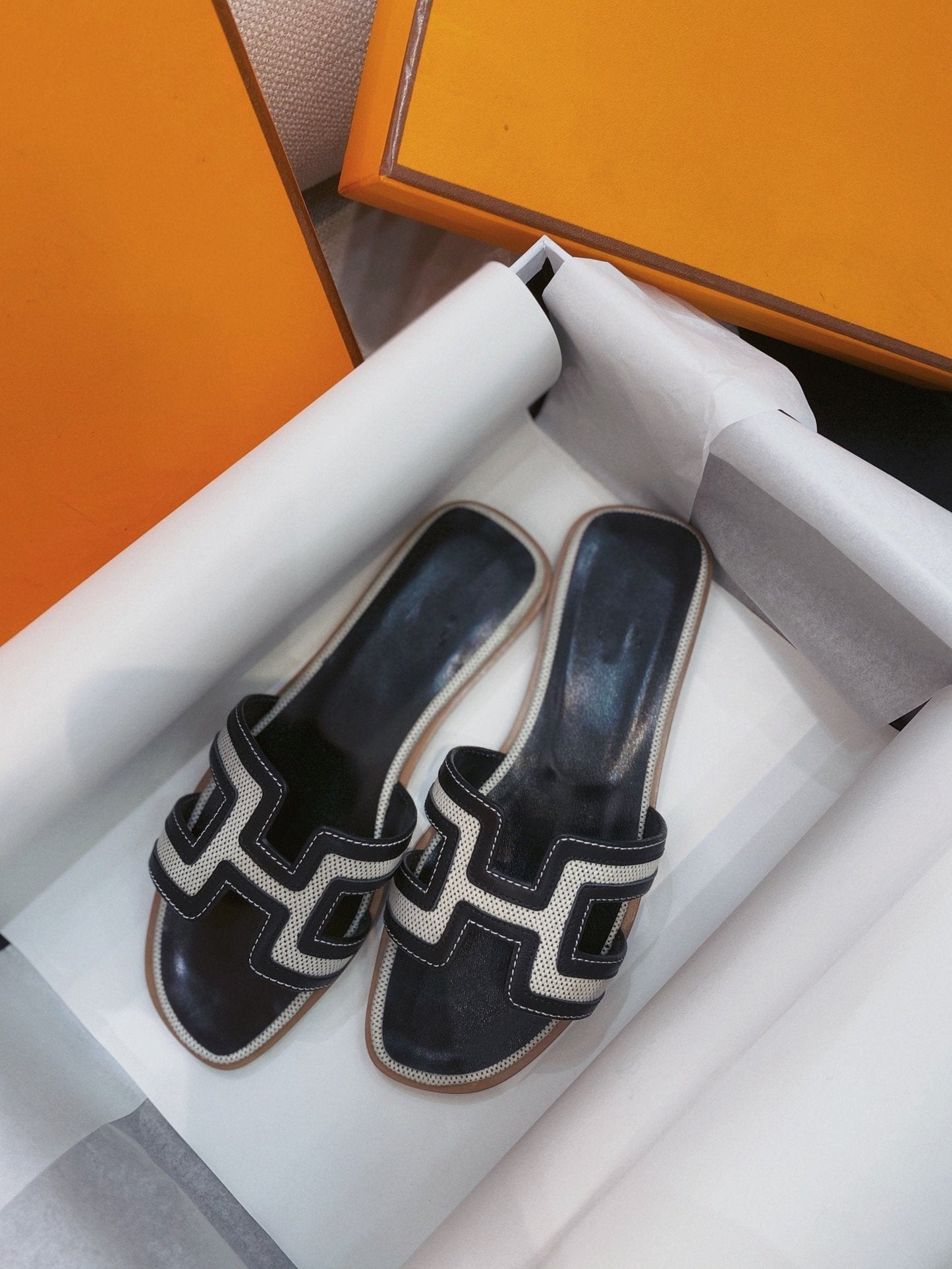 0ran Sandal Black Leather