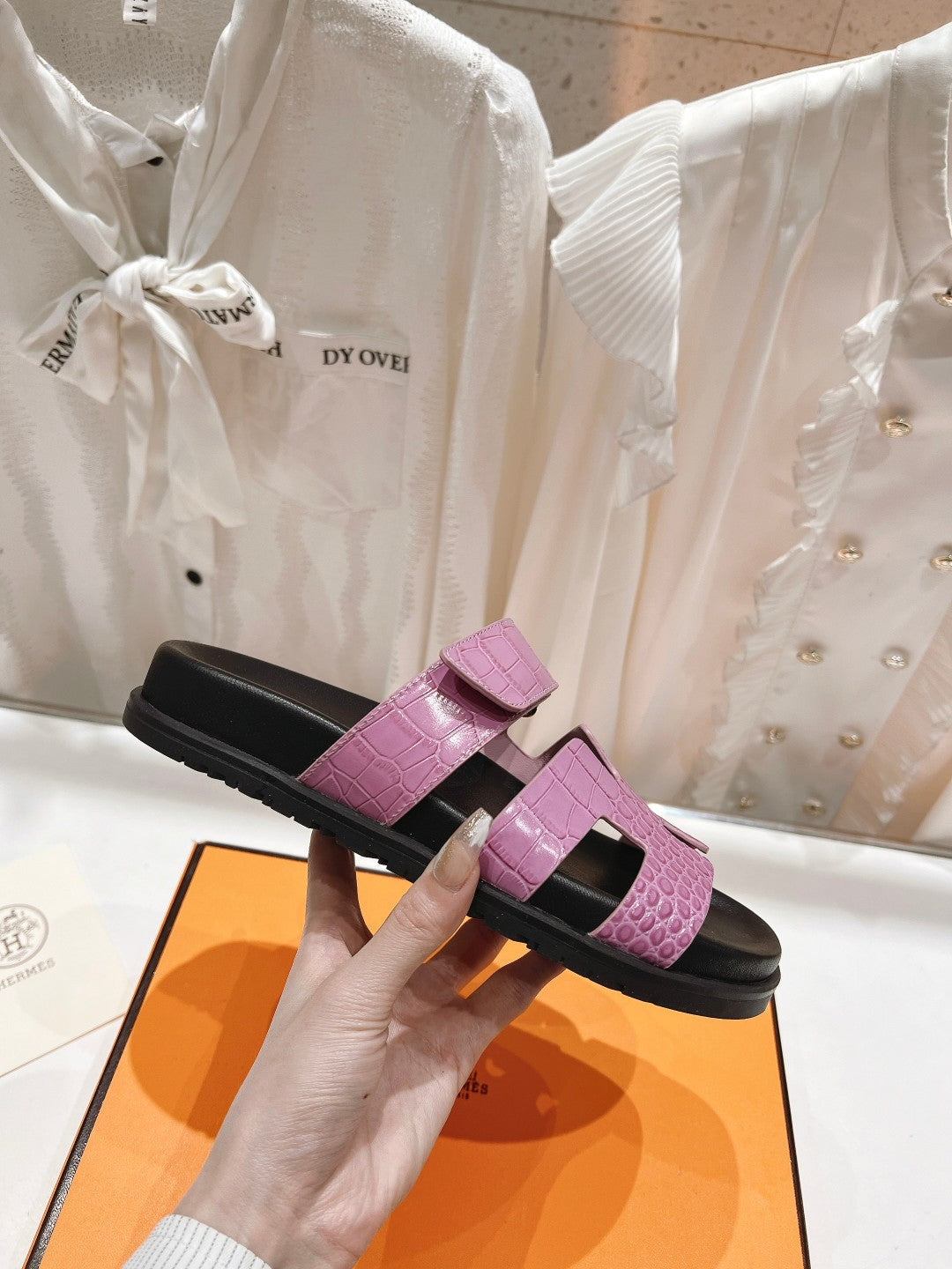 CHYPRE SANDAL BLACK AND LAVENDER LAMBSKIN