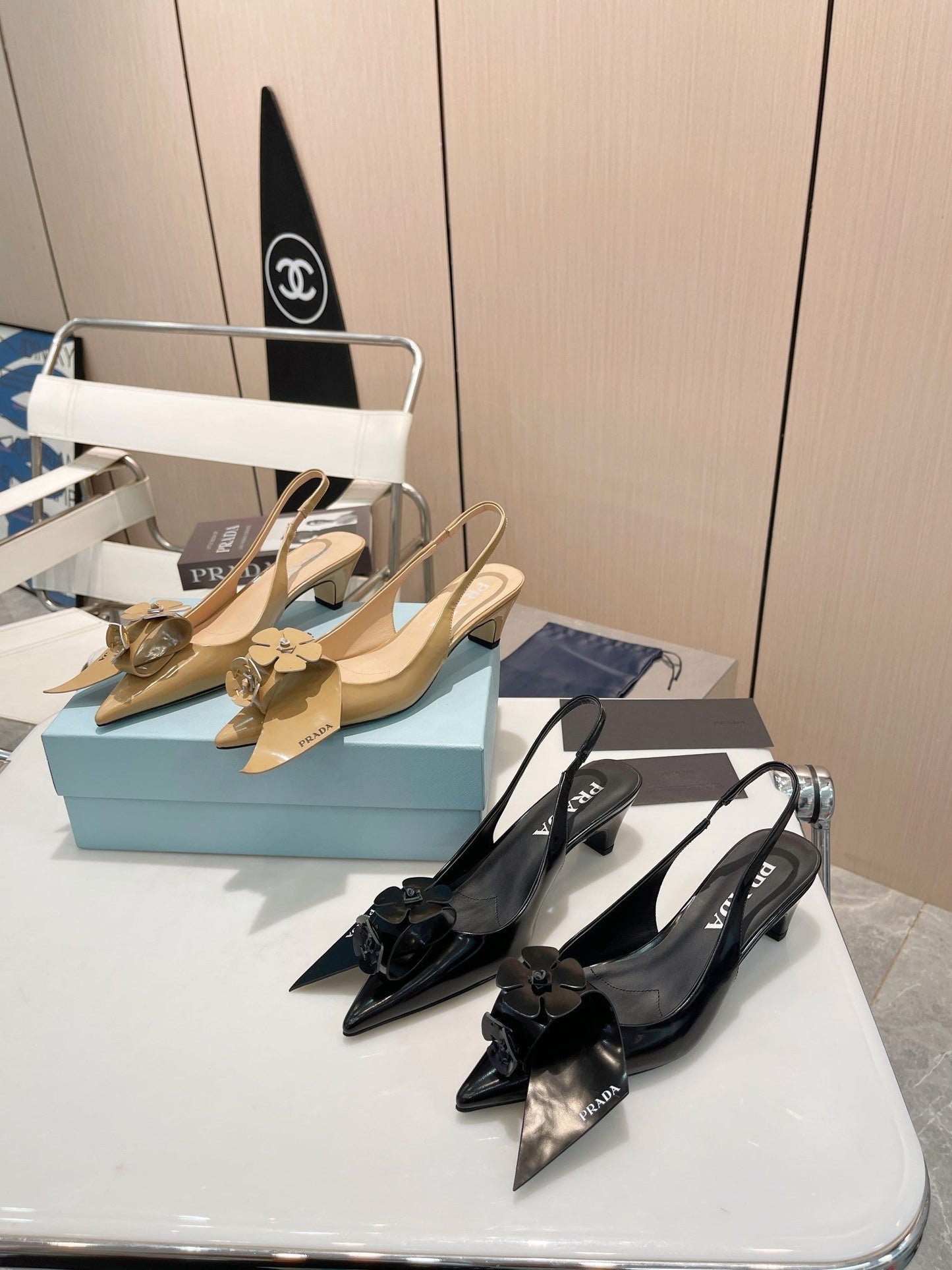 SLINGBACK KITTEN HEEL IN TORTILLA BROWN SHINY CALFSKIN ATTACHED FLOWERS