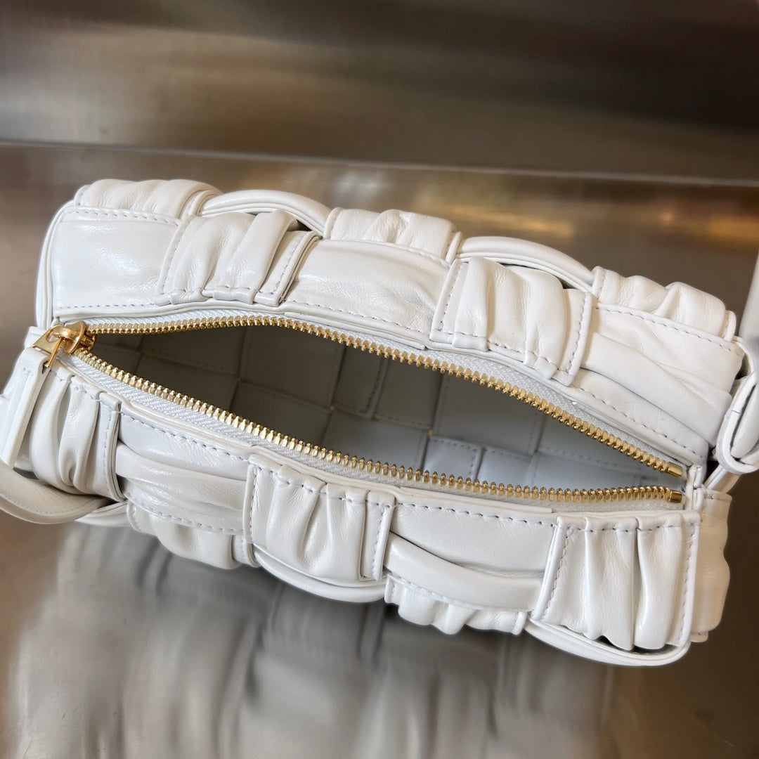 SMALL BRICK CASSETTE 23 IN WHITE SOFT LAMBSKIN