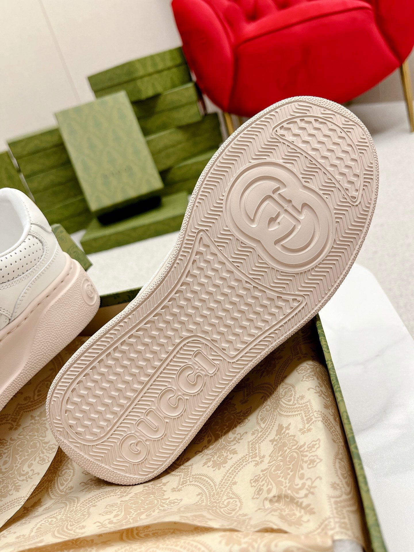 GG EMBOSSED TRAINER WHITE AND PASTEL PINK CALFSKIN