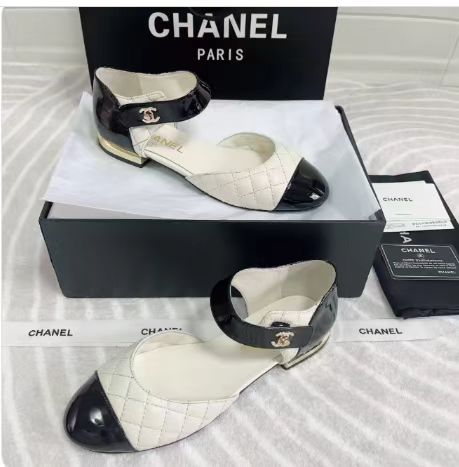 CC CLASSIC MARY JANE FLATS IN WHITE AND BLACK QUILTED CALFSKIN