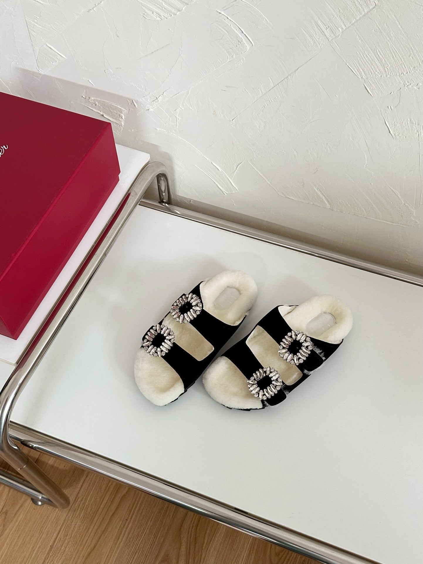 SLIDY VIV' FUR STRASS BUCKLE MULES IN BLACK SUEDE AND CREAM SHEARLING INSOLE