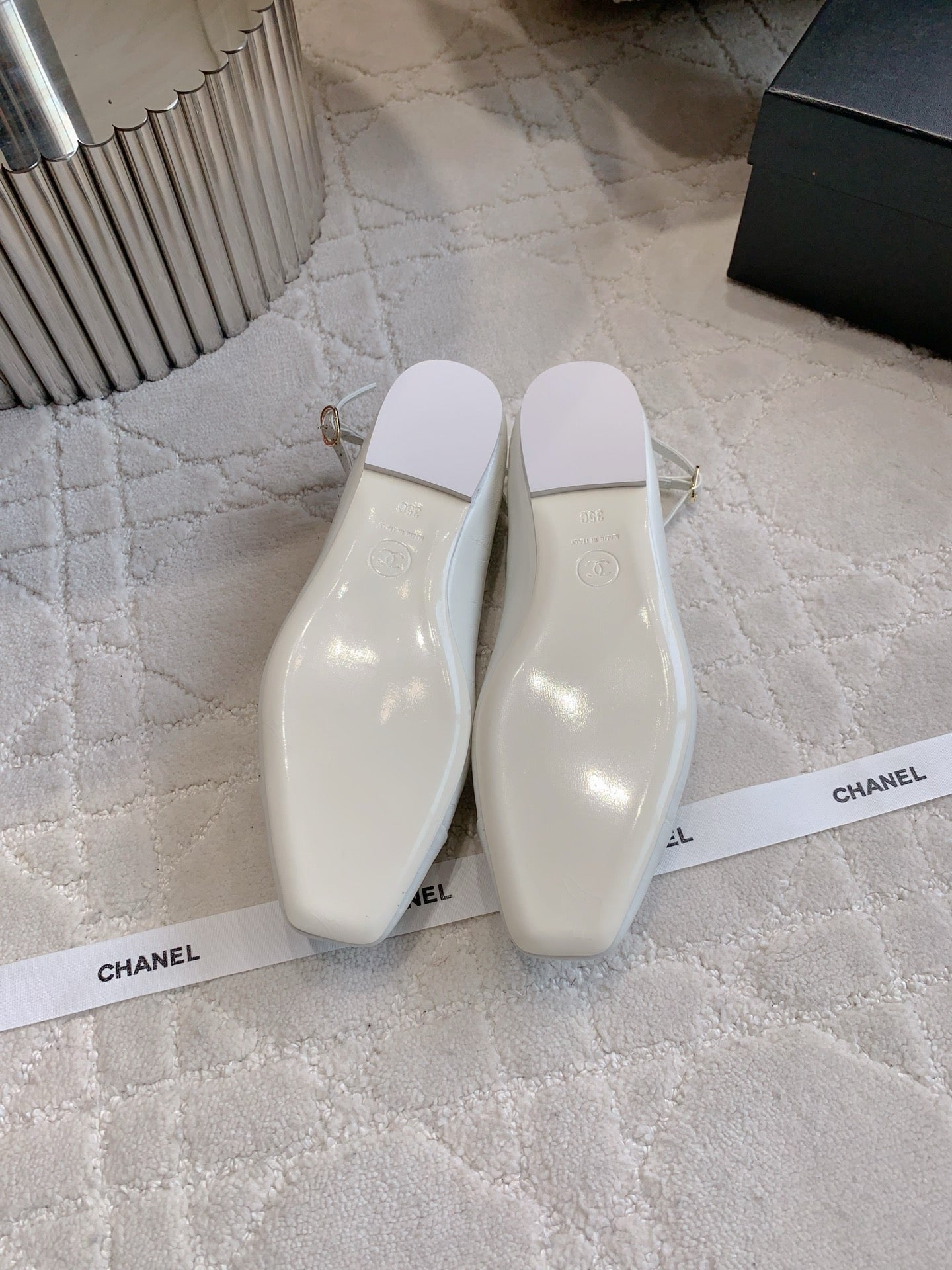 CHANEL 25S CAMELLIA SQUARE TOE FLATS IN WHITE CALFSKIN GOLD HARDWARE