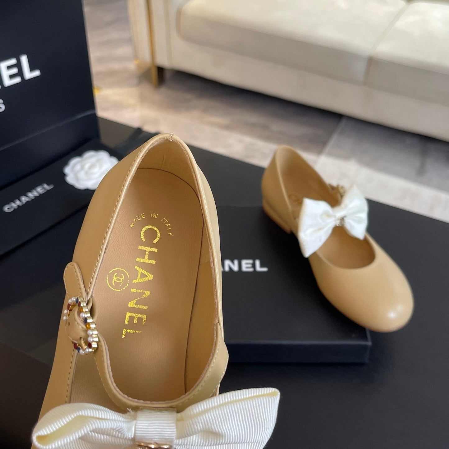 BALLET FLAT DARK CREAM LAMBSKIN WITH WHITE BOW