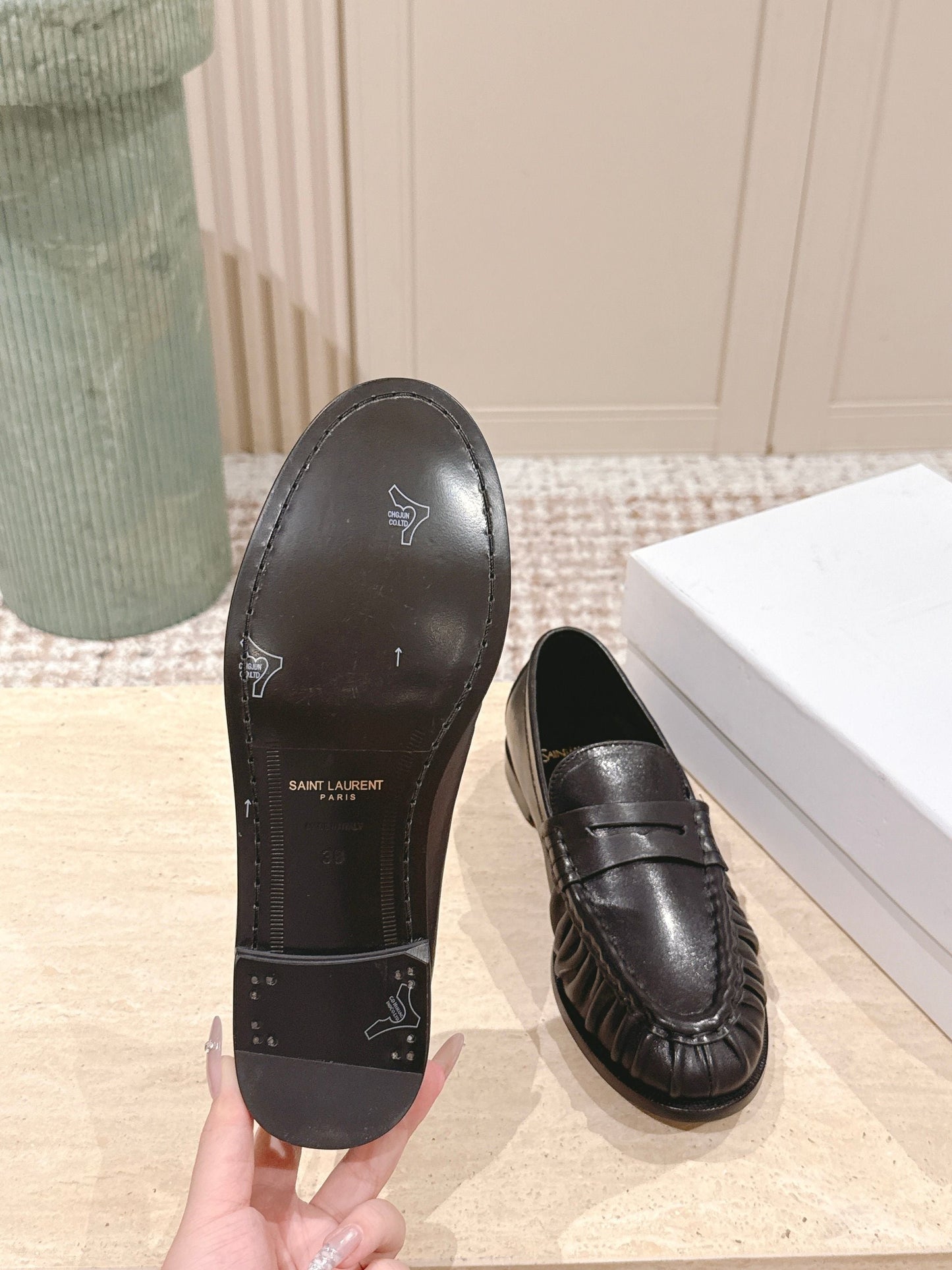 YSL 25S SAINT LAURENT LOAFERS IN BLACK CALFSKIN WITH SMALL LOGO