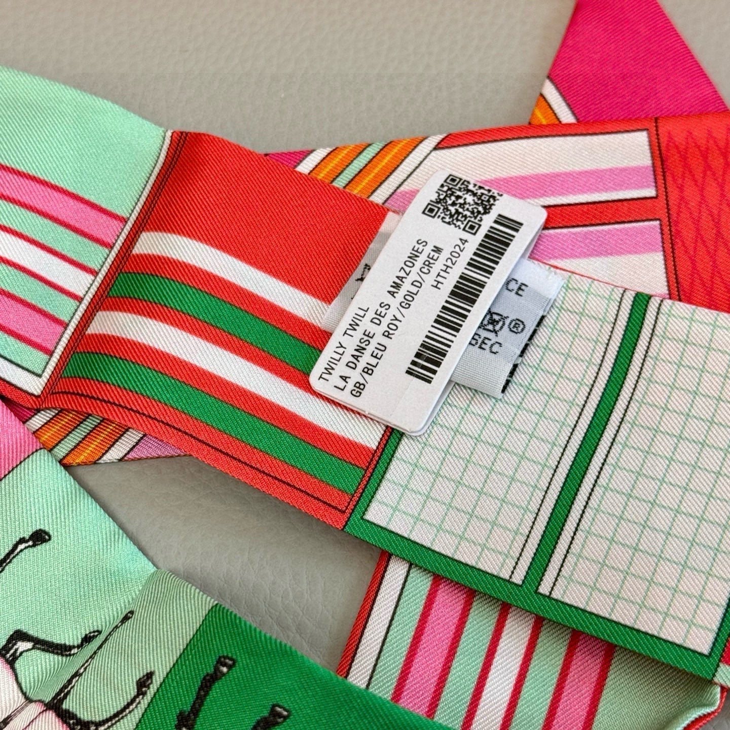 HERMES 25S NECKERCHIEF 86 IN SILK 991551