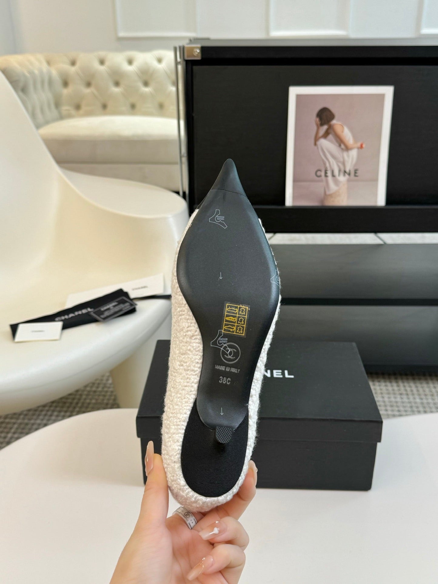 CC MARY JANE IN WHITE TWEED AND BLACK SATIN