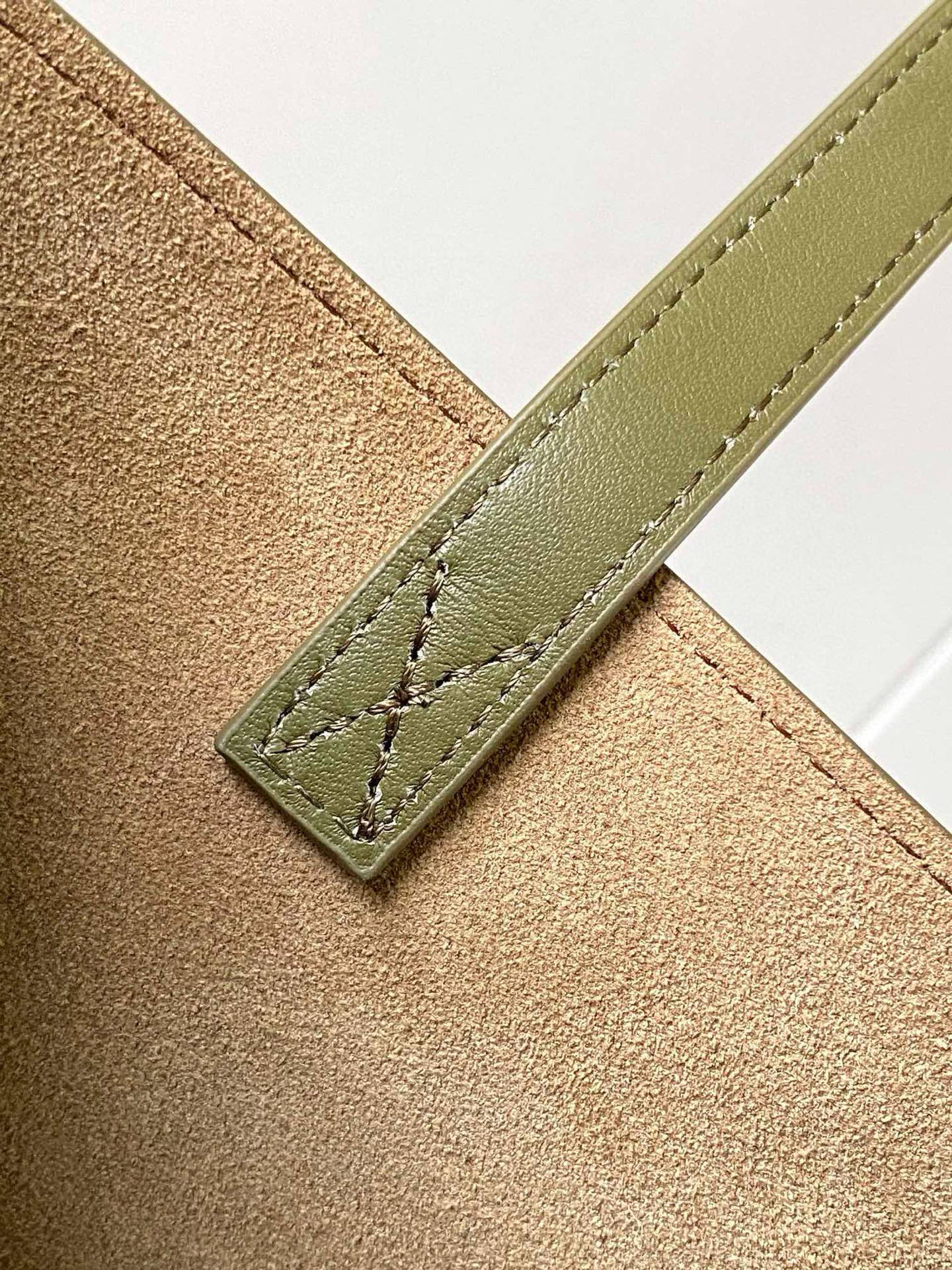 LOEWE 25S PUZZLE FOLD BAG 31 IN OLIVE GREEN AND DARK BLUE SHINY CALFSKIN