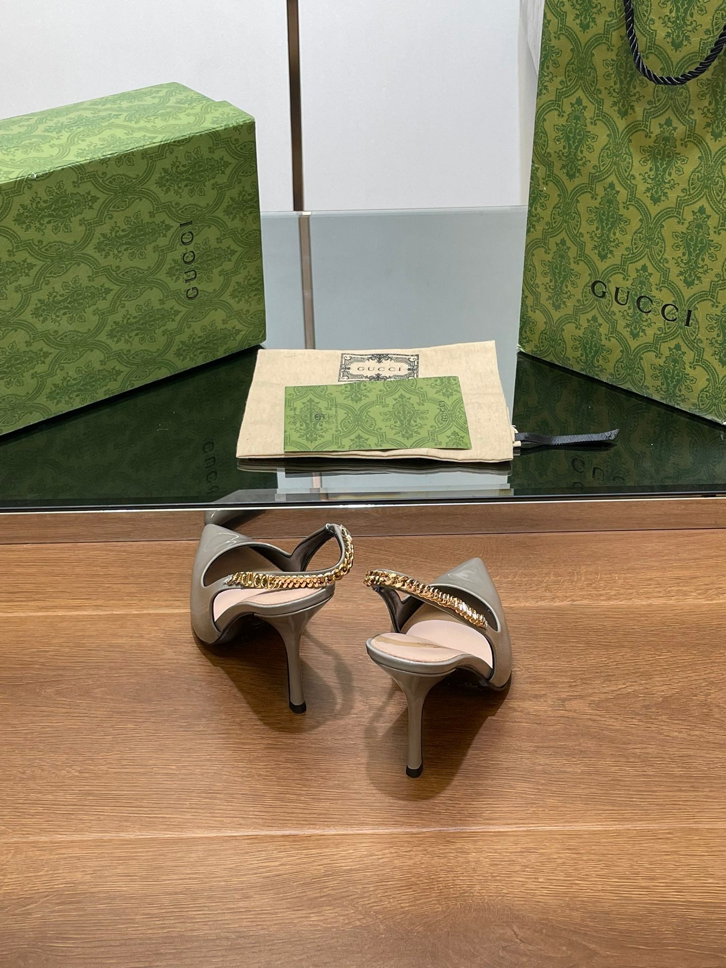 GG HIGH SLINGBACK 10.5 CM IN DOVE GREY GLOSSY CALFSKIN WITH GOLD HARDWARE