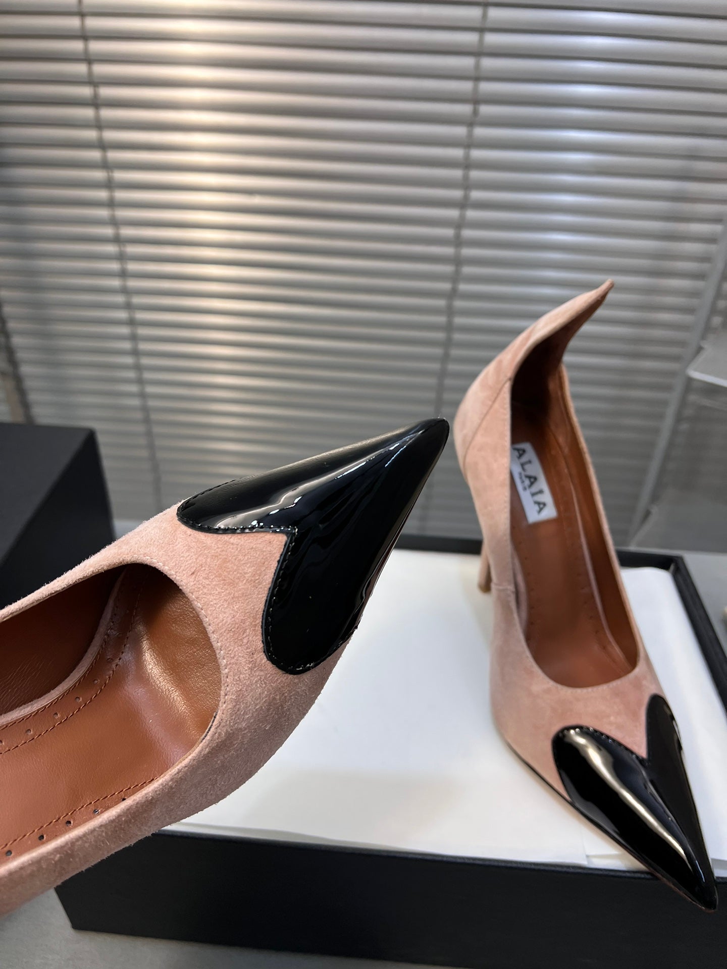 ALAIA HIGH PUMPS 10CM IN ALMOND BEIGE SUEDE MIX BLACK CALFSKIN