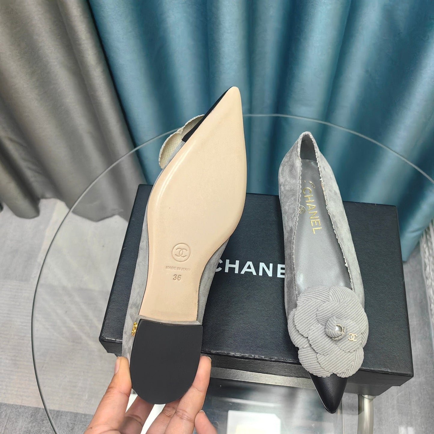 CC BALLET FLAT IN SPANISH GRAY SUEDE AND BLACK CALFSKIN WITH FLOWER