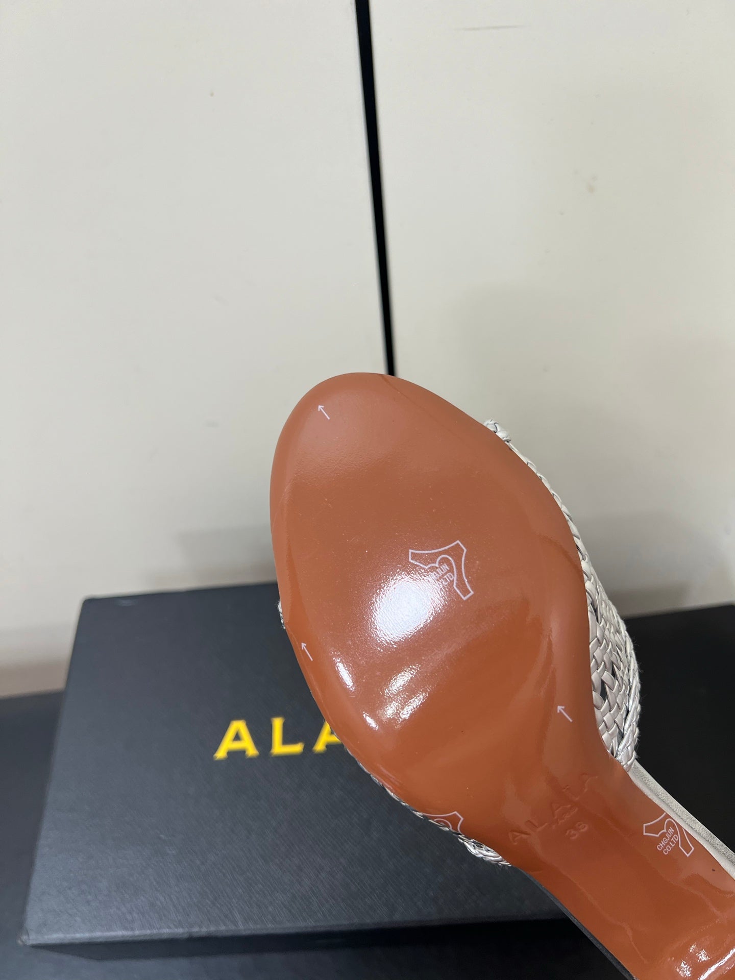 ALAIA HIGH HEEL 25S 70 MM IN SILVER LAMBSKIN WITH WOVEN PATTERN