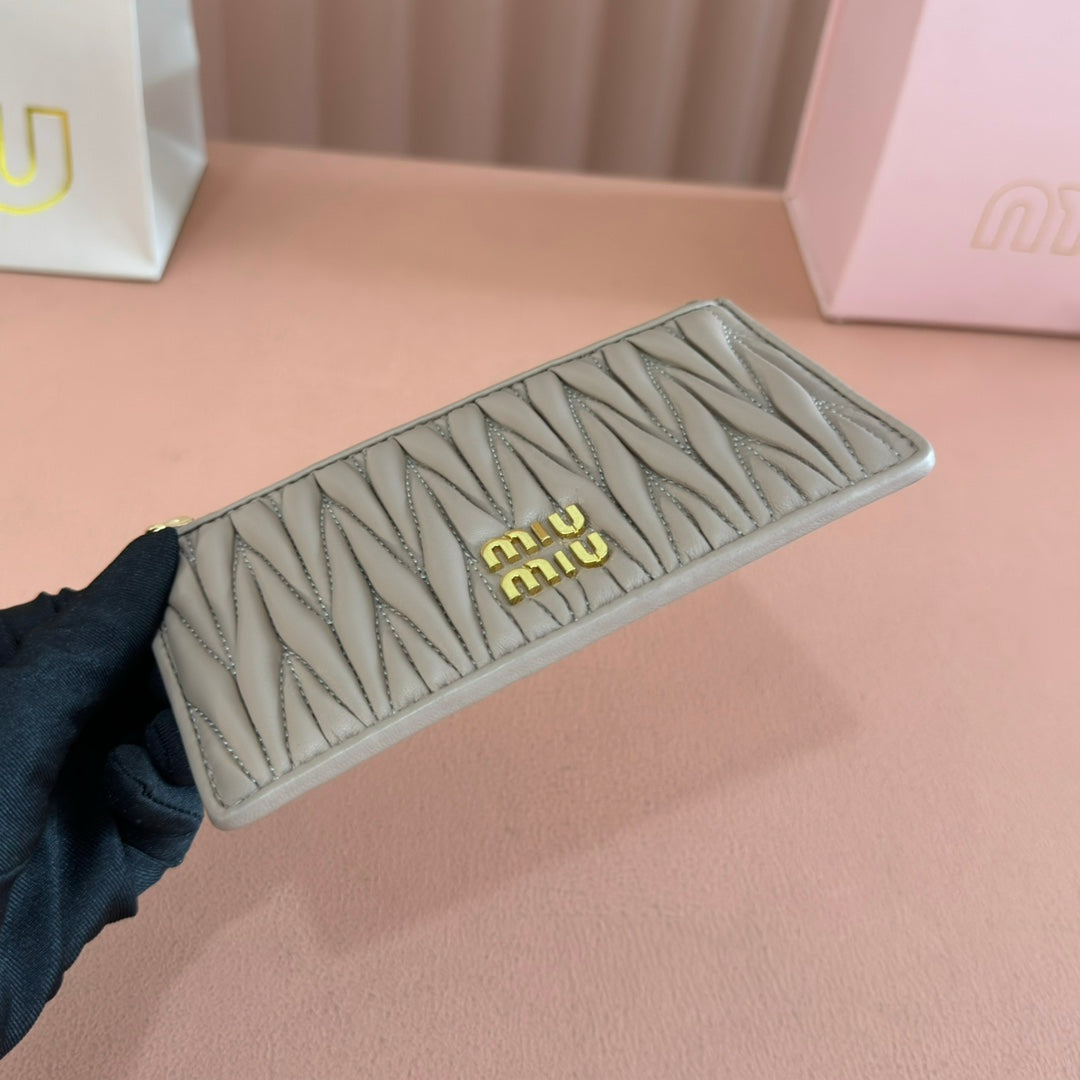 MATELASSÉ LEATHER ENVELOPE WALLET TAUPE GRAY