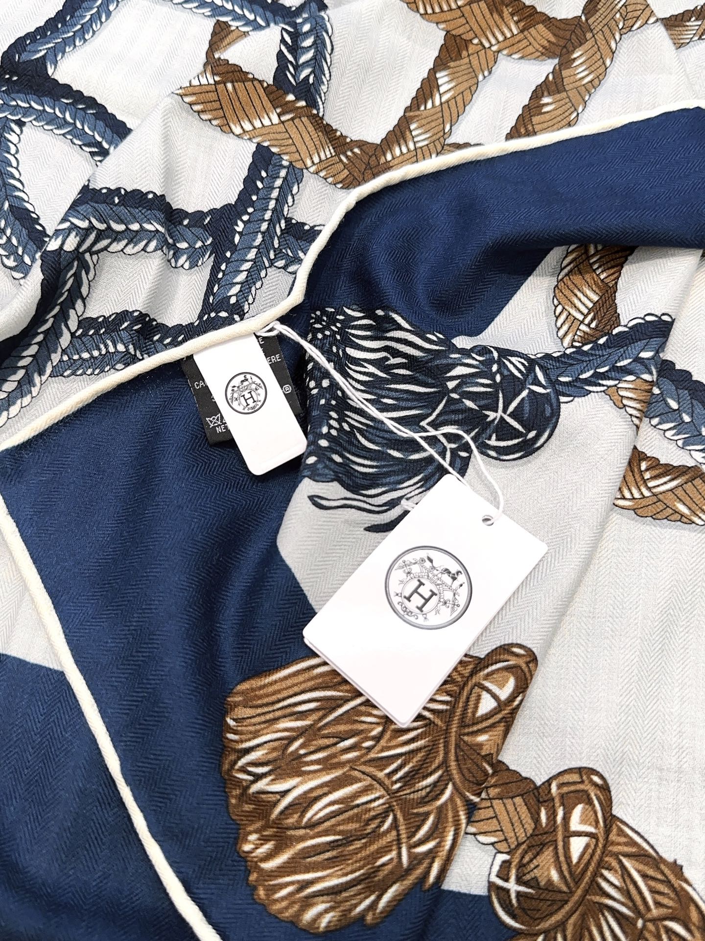HERMES 25S SCARF 140 IN CASHMERE SILK 854537