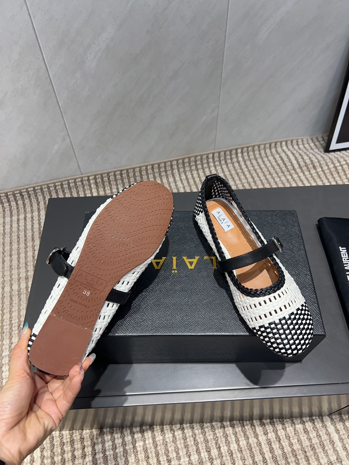 ALAIA MARY JANE FLATS WOVEN PATTERN 25S IN WHITE MIX BLACK CALFSKIN