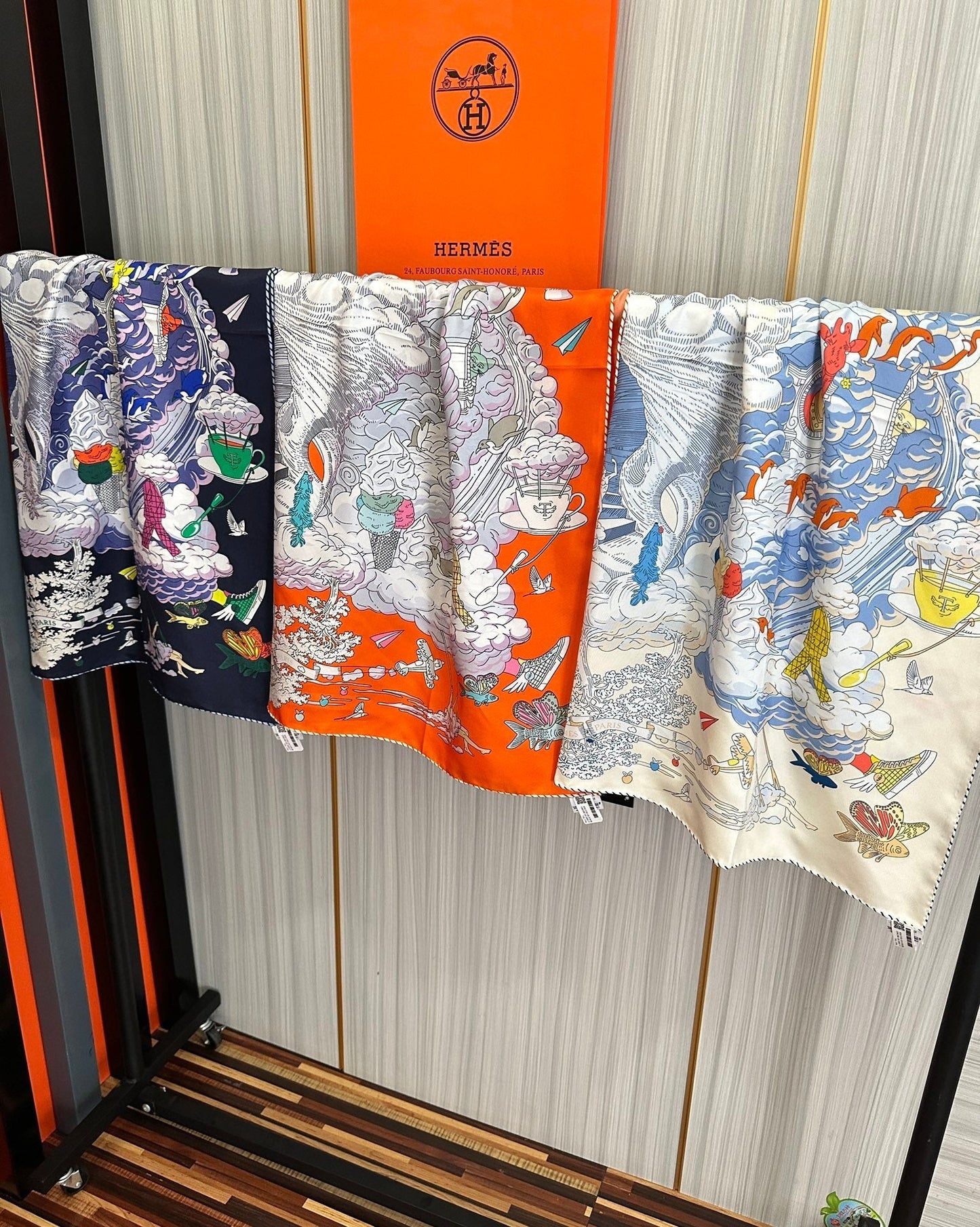 HERMES 25S SCARF 90 IN SILK 724701