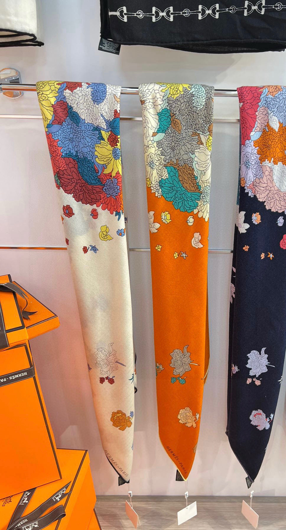 HERMES 25S SCARF 140 IN SILK 724764