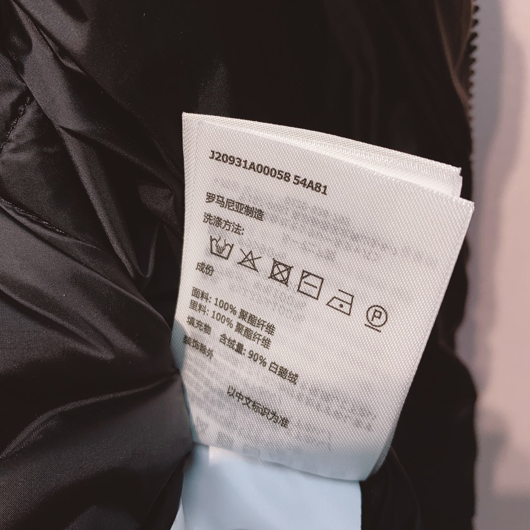 Moncler Style Women’s Lightweight Short Hooded Down Jacket In Black – Style 039