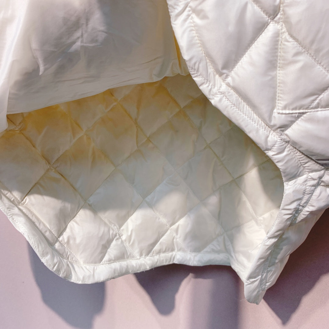 Moncler Style Women’s Lightweight Short Hooded Down Jacket In White – Style 040