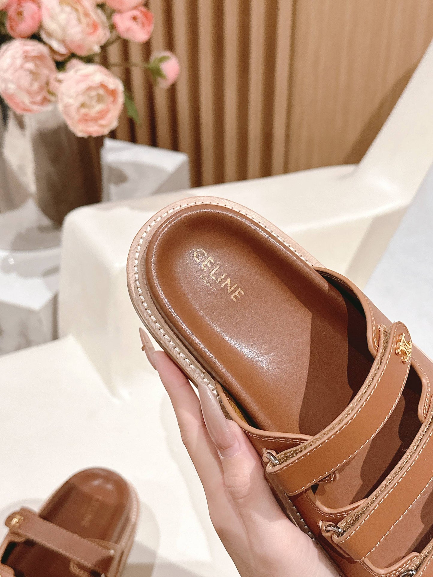 TRIOMPHE SANDALS IN BROWN CALFSKIN