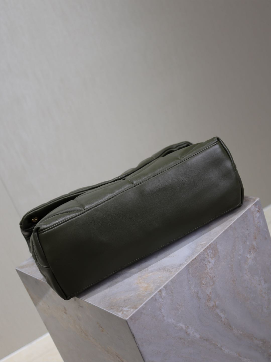 YSL 25S LOULOU PUFFER GM 35 IN DARK OLIVE CALFSKIN GOLD HARDWARE