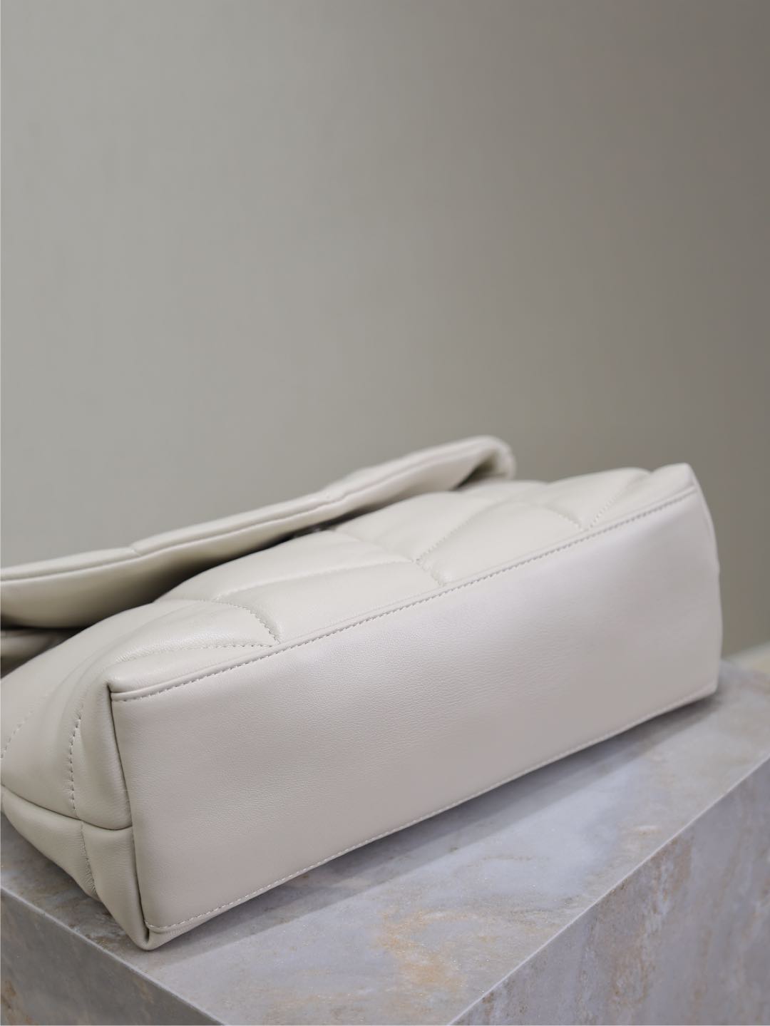 YSL 25S LOULOU PUFFER MM 29 IN SMOKEY TAUPE CALFSKIN SILVER HARDWARE