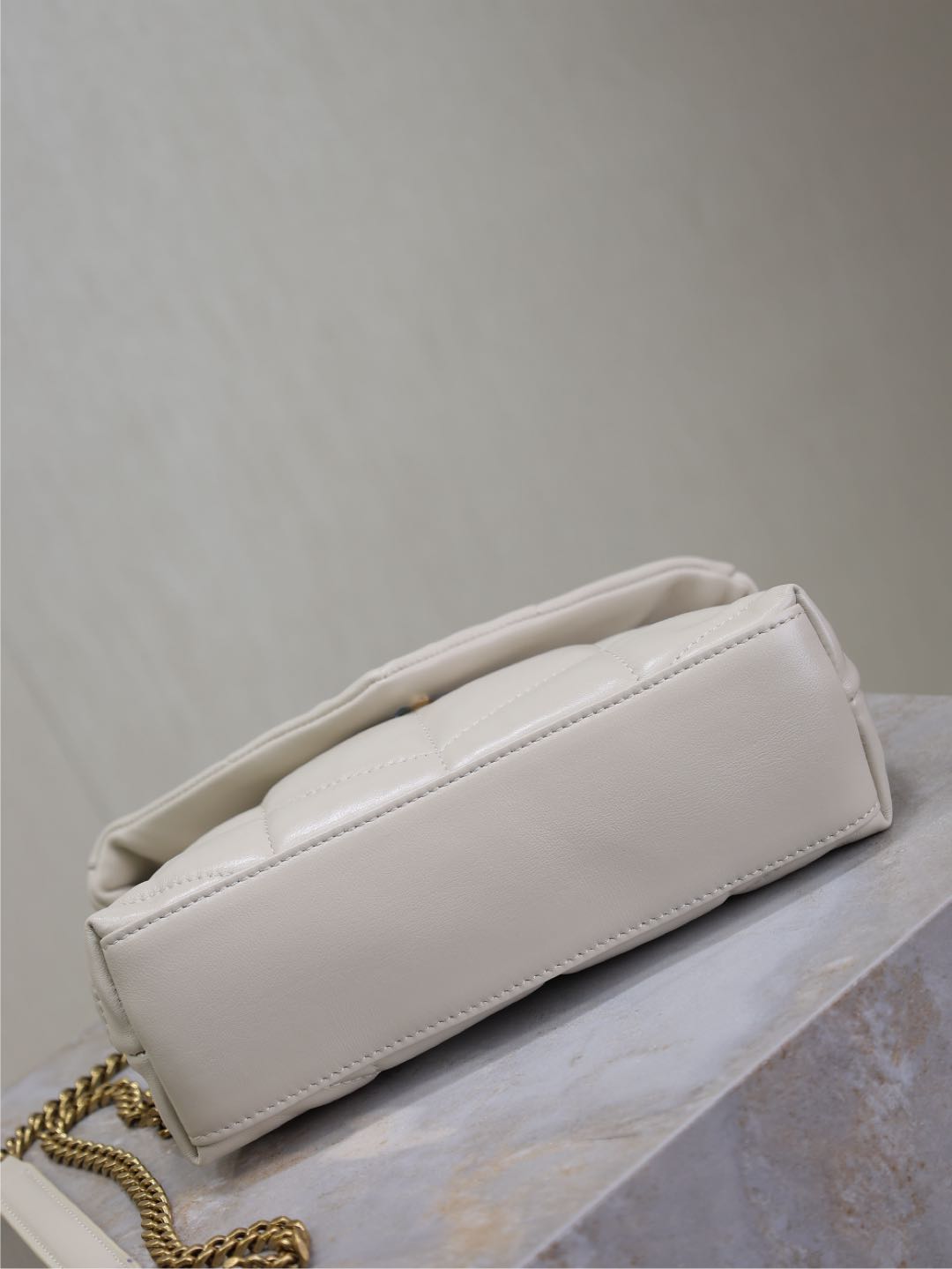 YSL 25S LOULOU PUFFER MINI 23 IN BLANC VINTAGE CALFSKIN GOLD HARDWARE