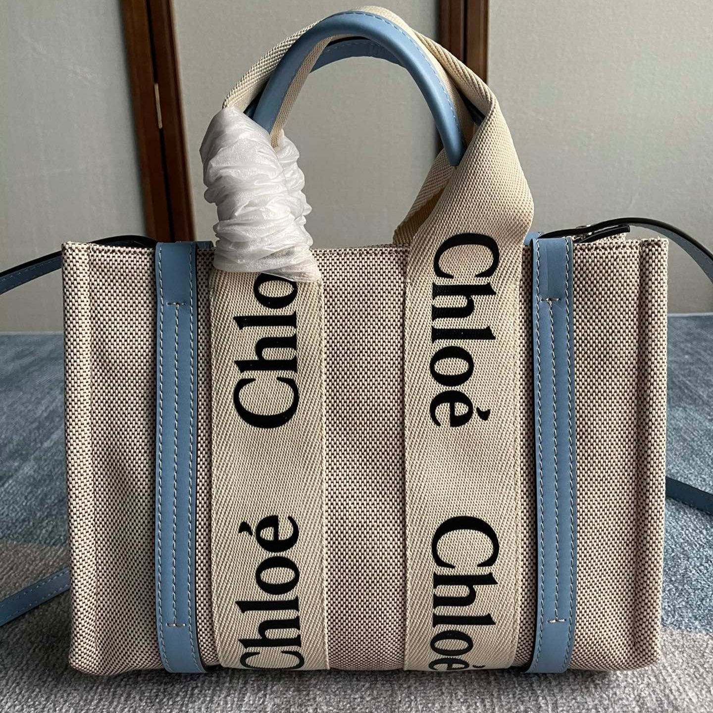 SMALL STRAP WOODY TOTE BAG 26.5 IN BEIGE LINEN CANVAS BLACK WEBBING LOGO EMBROIDER BLUE CALFSKIN