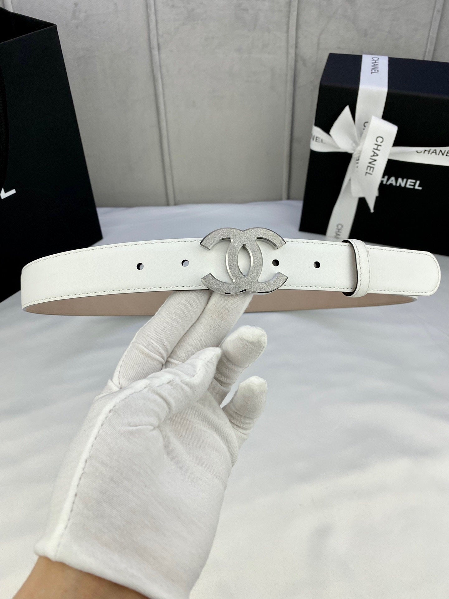 DOUBLE C BELT 30MM IN WHITE CALFSKIN METAL BUCKLE