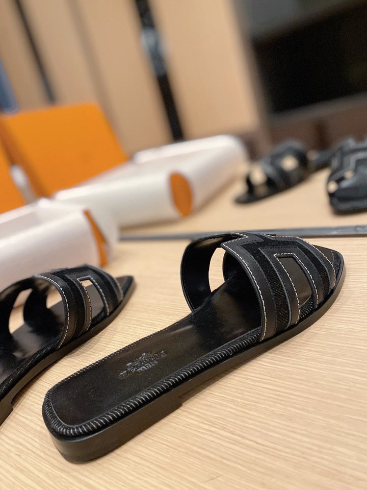 0RAN SANDALS IN BLACK CALFSKIN AND CANVAS