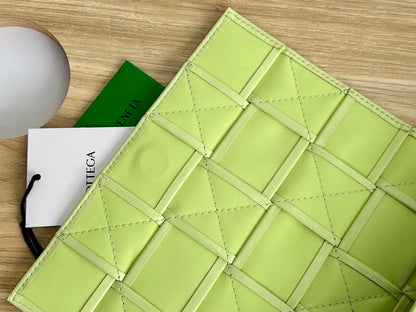 SMALL CASSETTE 23 IN PINE GLADE CALFSKIN