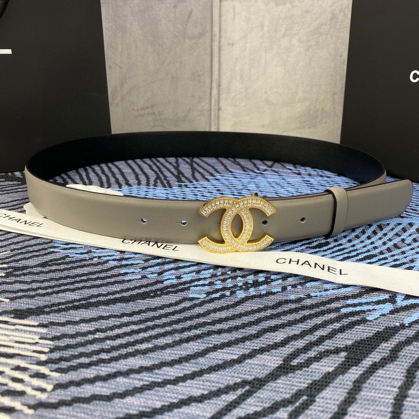CHANEL 25S BELT 30 MM IN GREY CALFSKIN WITH GOLD HARDWARE 615093