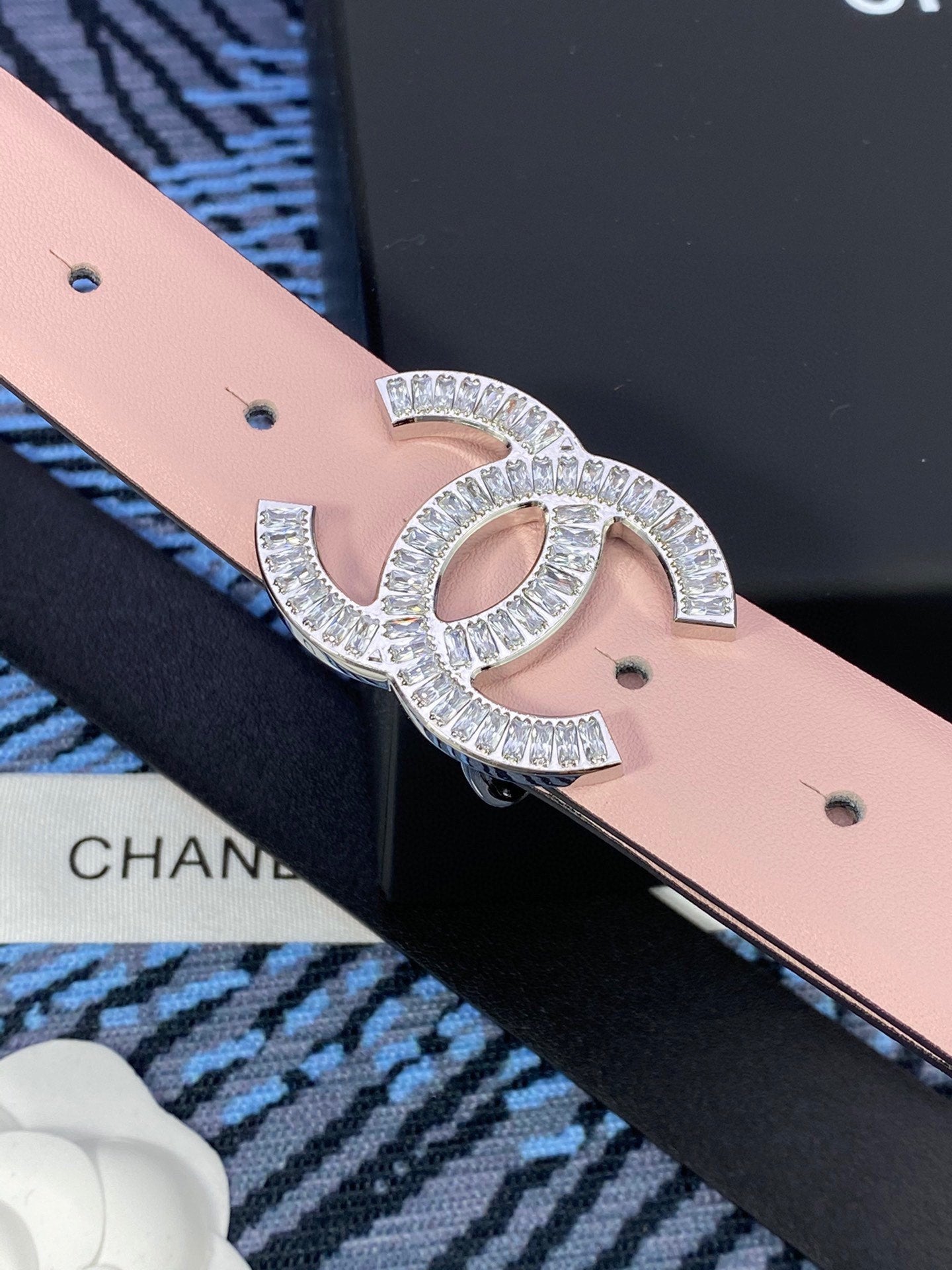 CHANEL 25S BELT 30 MM IN LIGHT PINK CALFSKIN WITH SILVER HARDWARE 615095