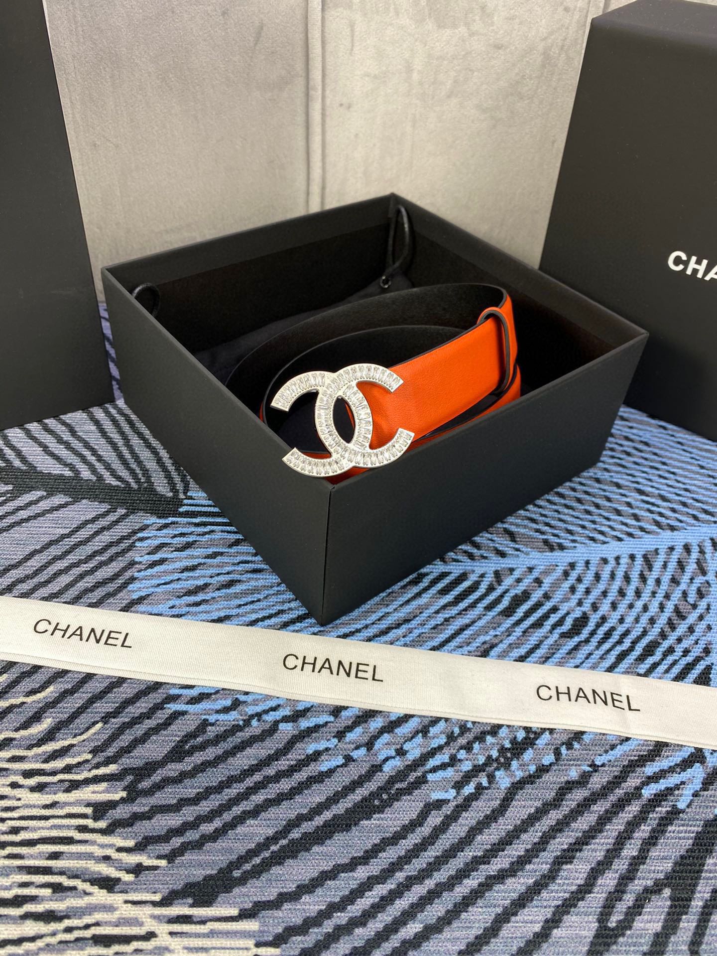 CHANEL 25S BELT 30 MM IN ORANGE CALFSKIN WITH GOLD HARDWARE 615097