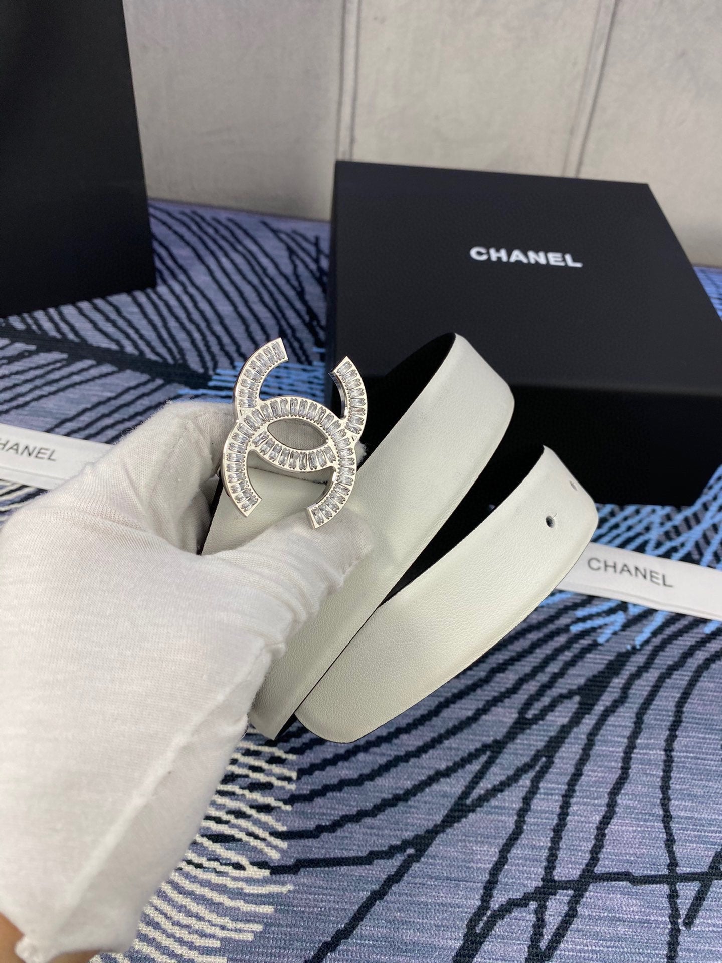 CHANEL 25S BELT 30 MM IN WHITE CALFSKIN WITH SILVER HARDWARE 615098