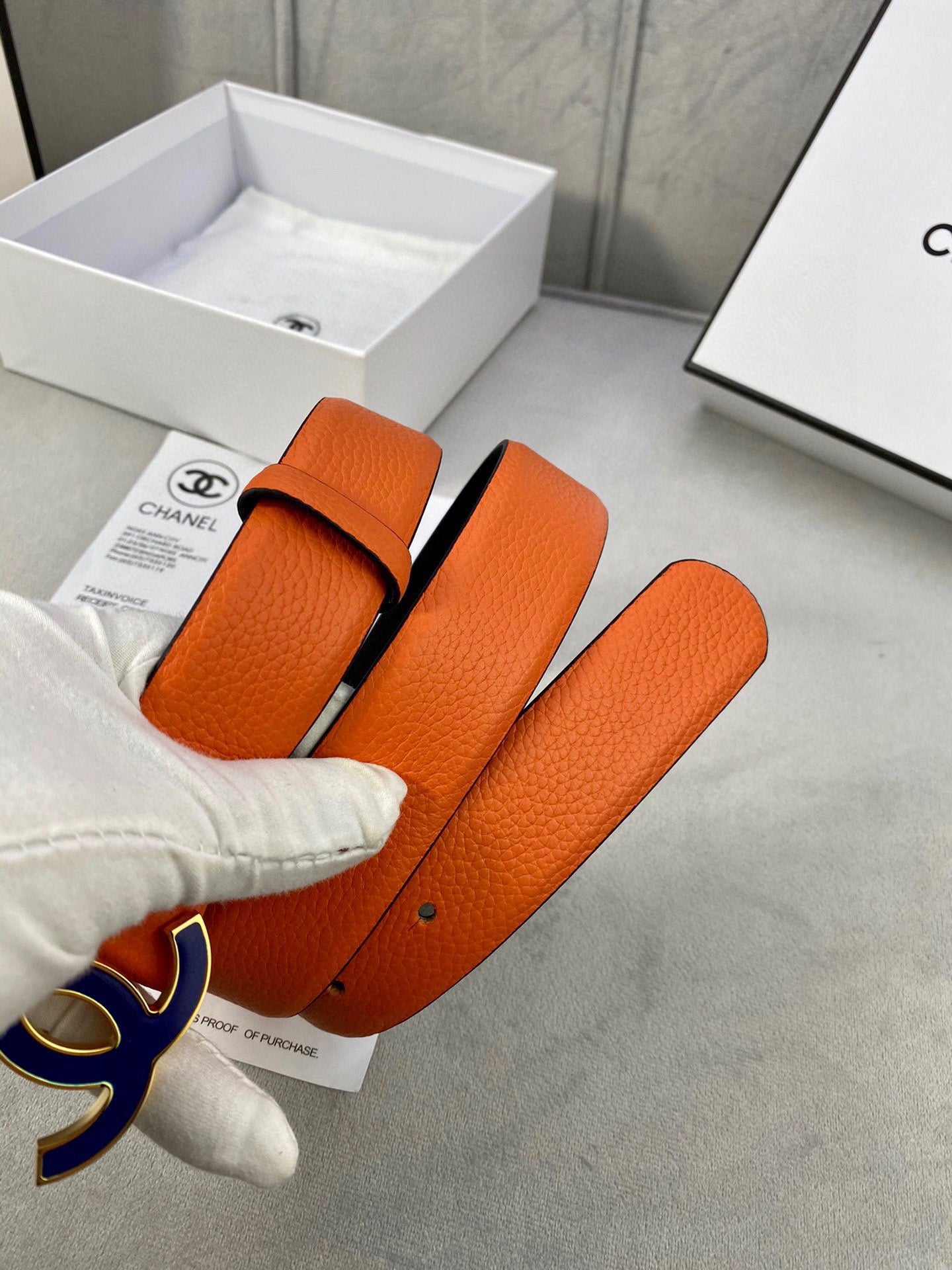 CC 30MM BELT IN FIRE ORANGE GRAINED CALFSKIN WITH NAVY BLUE METAL LOGO