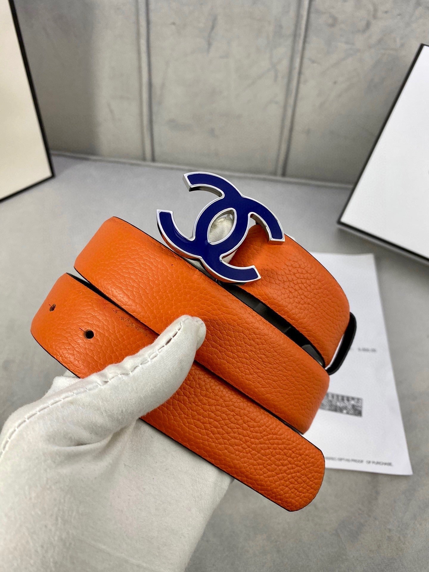 CC 30MM BELT IN FIRE ORANGE GRAINED CALFSKIN WITH NAVY BLUE METAL LOGO