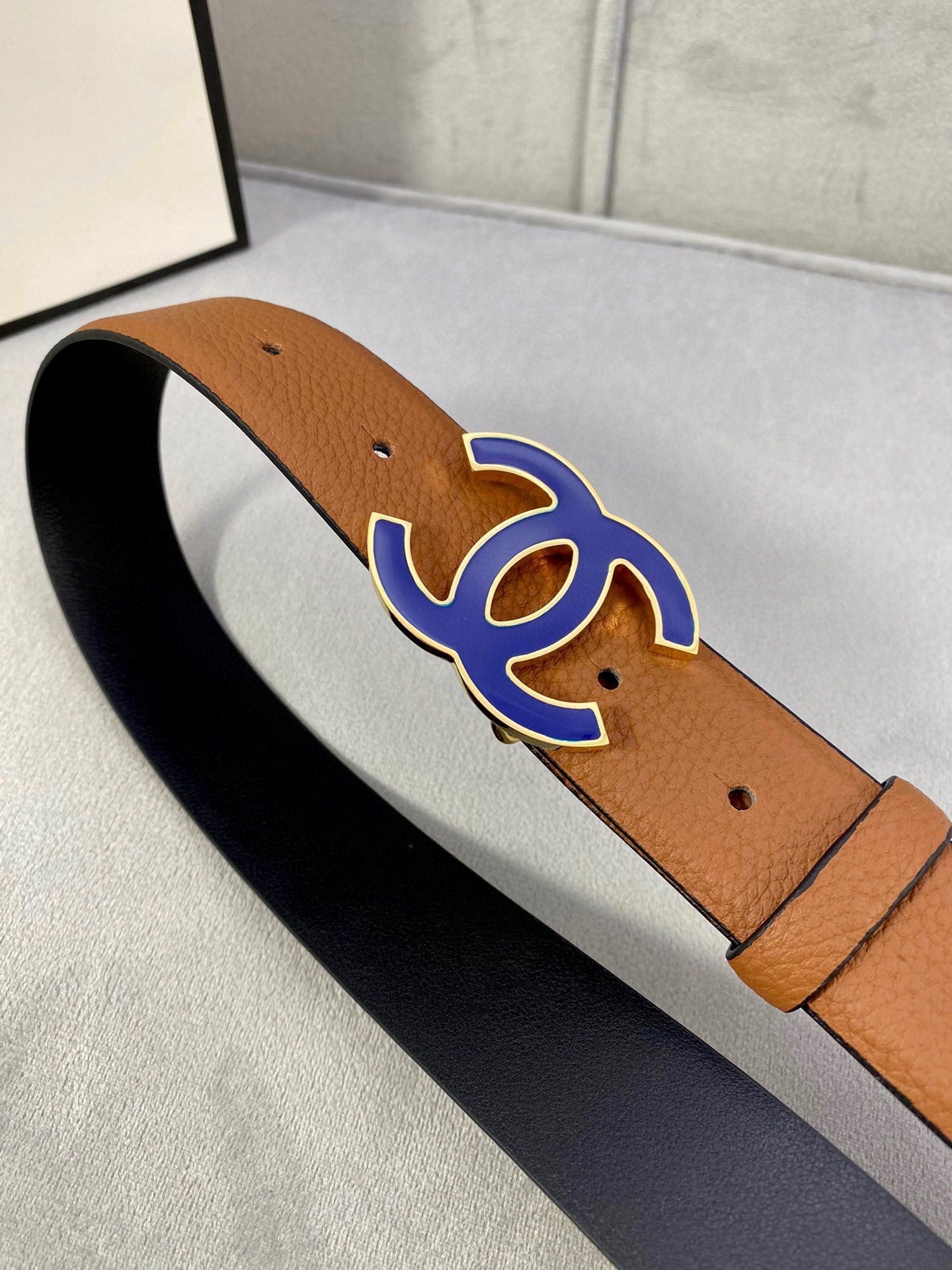 CC 30MM BELT IN BRONZE BROWN GRAINED CALFSKIN WITH NAVY BLUE METAL LOGO