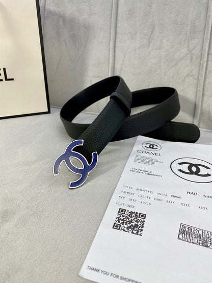 CC 30MM BELT IN BLACK GRAINED CALFSKIN WITH NAVY BLUE METAL LOGO