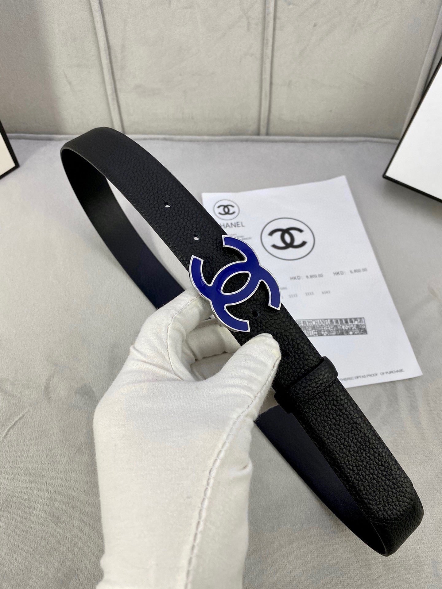 CC 30MM BELT IN BLACK GRAINED CALFSKIN WITH NAVY BLUE METAL LOGO