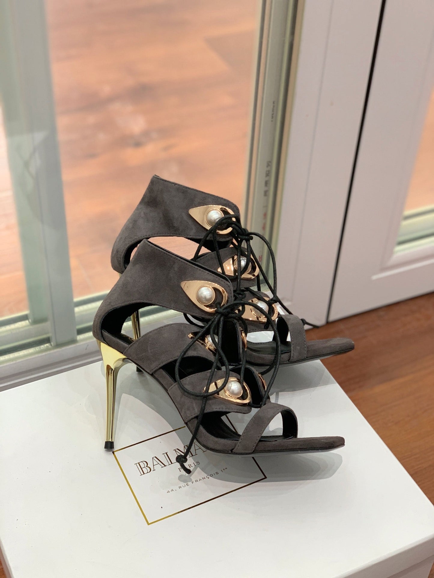 BALMAIN 25S HIGH HEELS 95MM IN CHARCOAL BROWN SUEDE WITH PEARL