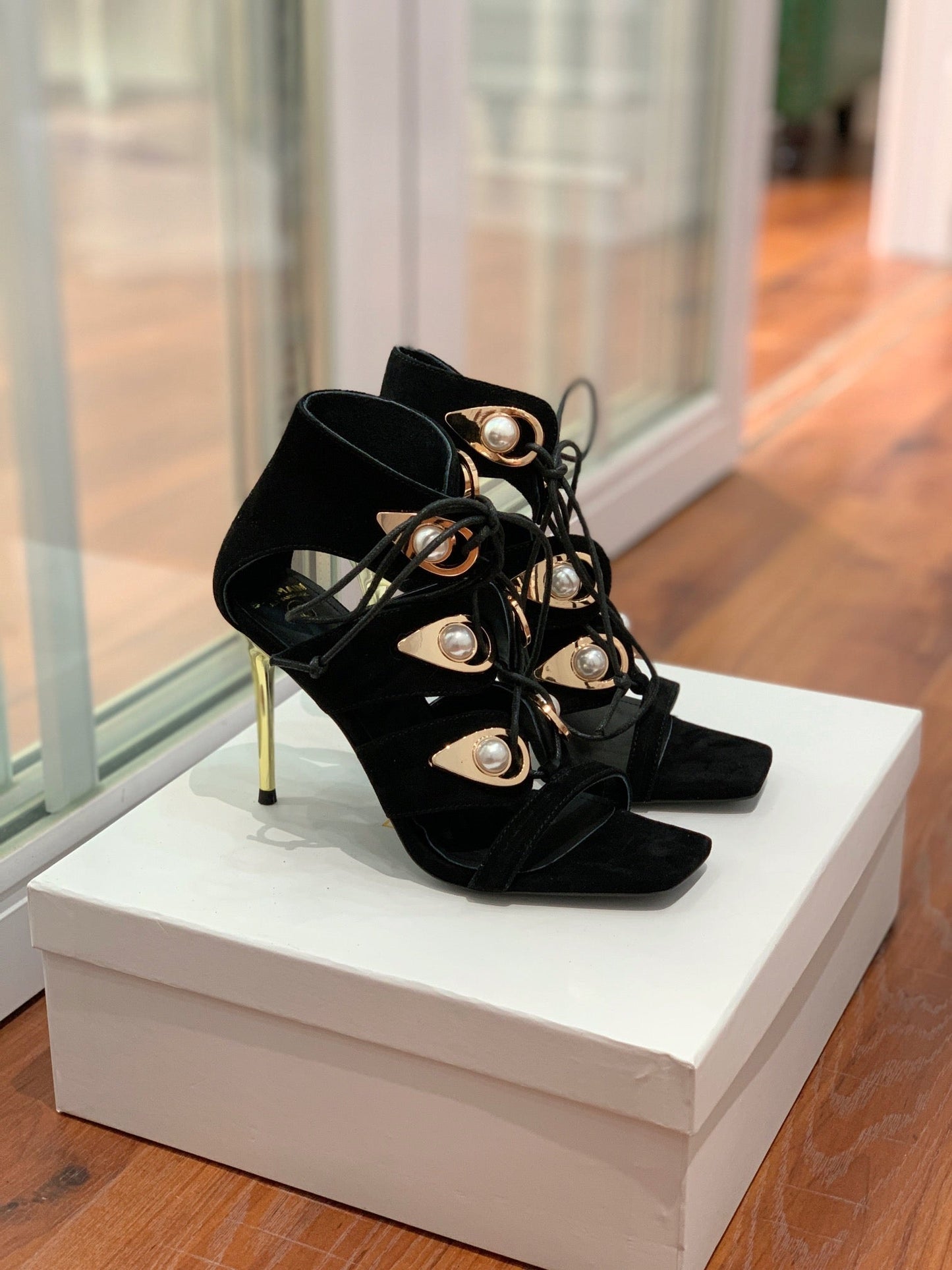 BALMAIN 25S HIGH HEELS 95MM IN BLACK SUEDE WITH PEARL