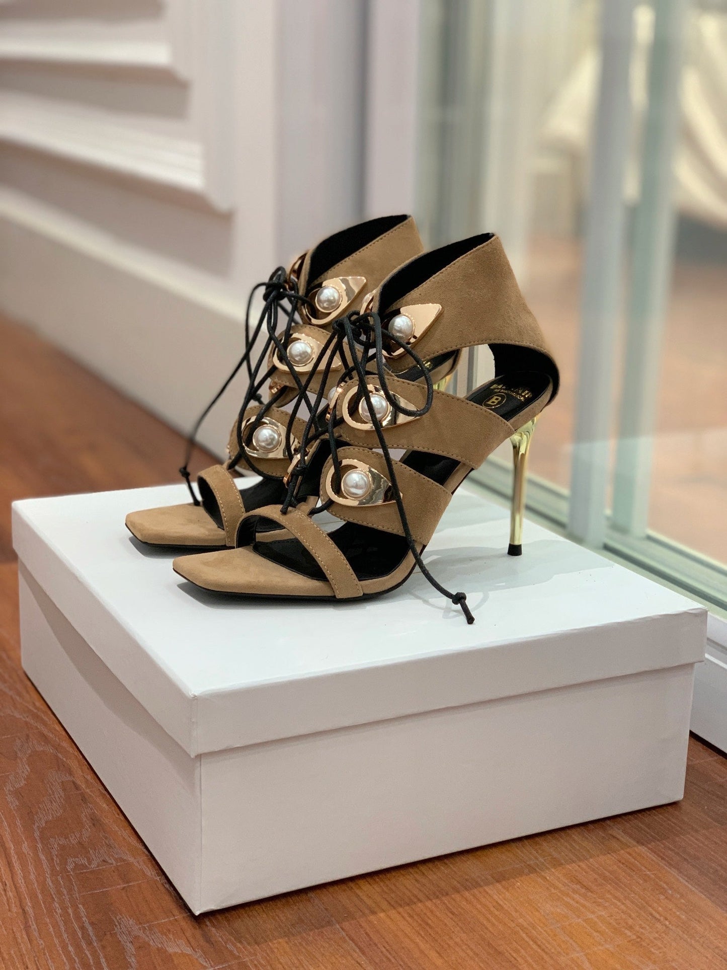 BALMAIN 25S HIGH HEELS 95MM IN LIGHT BROWN SUEDE WITH PEARL