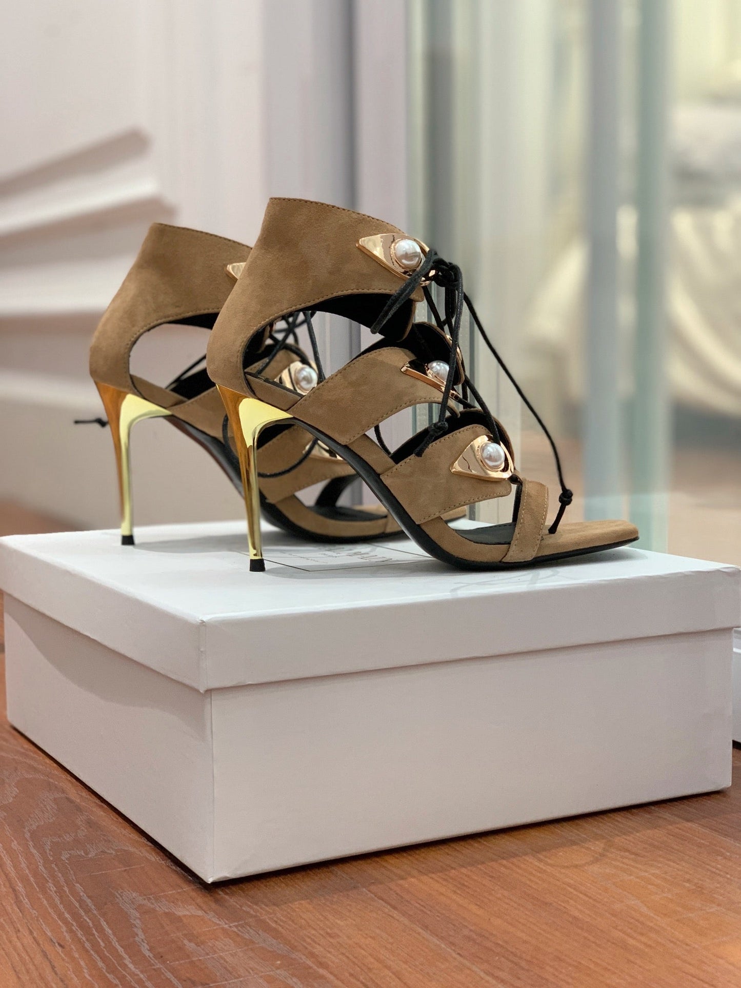 BALMAIN 25S HIGH HEELS 95MM IN LIGHT BROWN SUEDE WITH PEARL