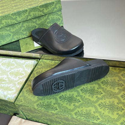 INTERLOCKING G MULE IN BLACK CALFSKIN