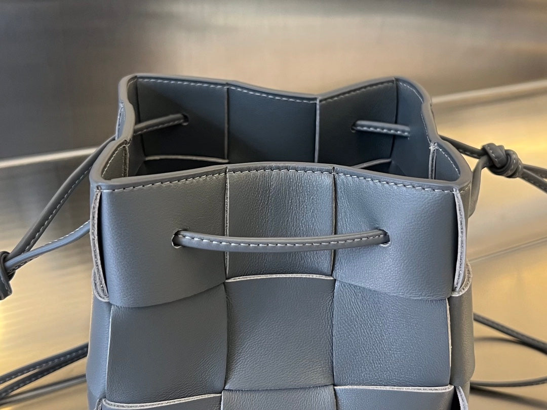 SMALL CASSETTE BUCKET 18 IN DAVY'S GRAY CALFSKIN