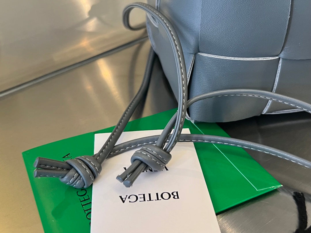 SMALL CASSETTE BUCKET 18 IN DAVY'S GRAY CALFSKIN