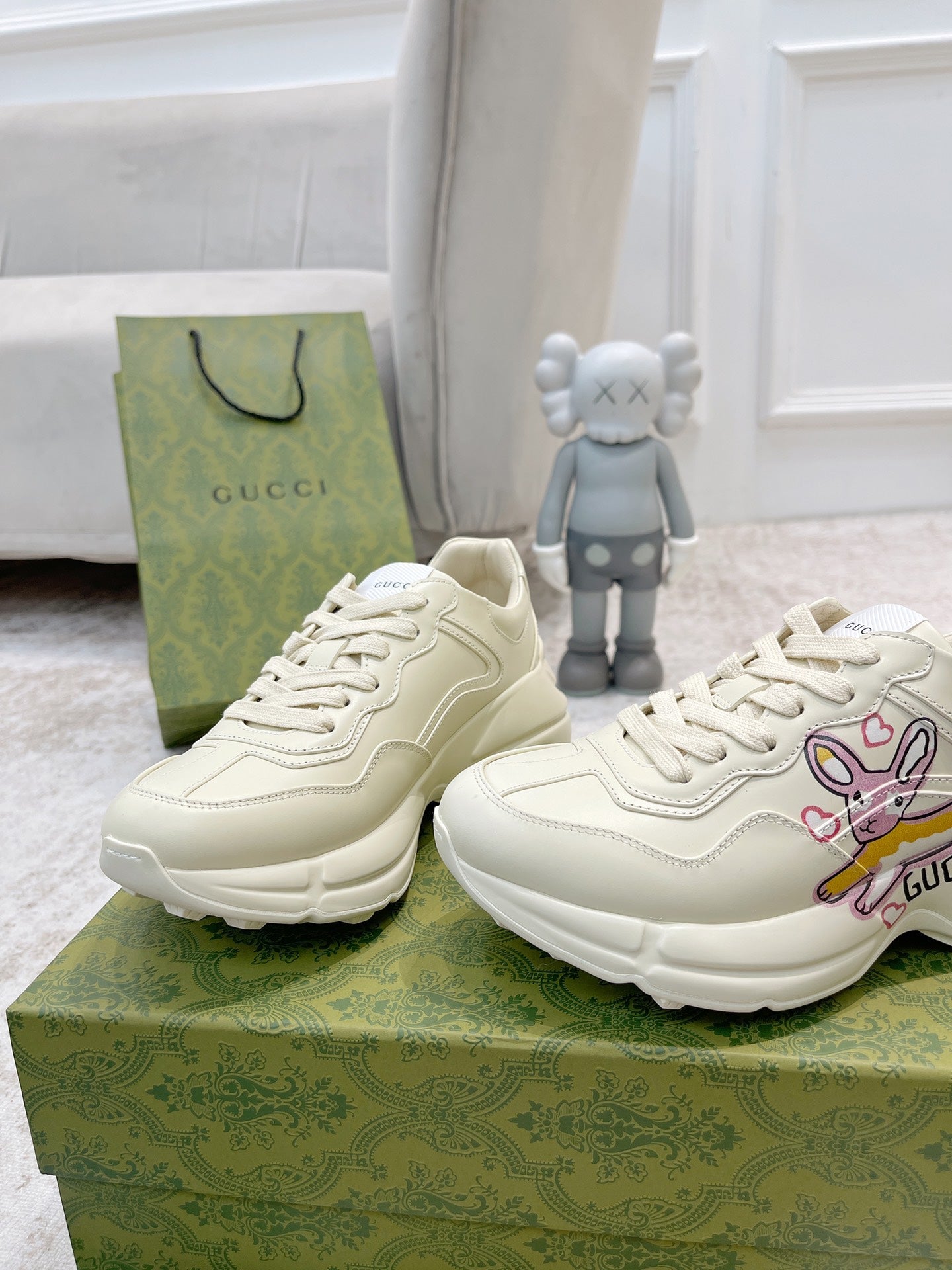 GG RHYTON TRAINER WHITE LAMBSKIN WITH FOX ICON